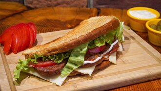 Ayvalık Köfte Kaşarlı Tost görseli