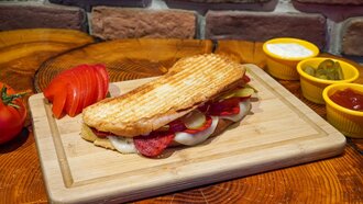 Ayvalık Sucuklu Kaşarlı Tost görseli