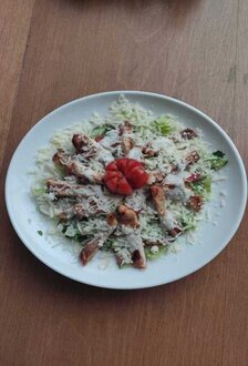 Tavuksuz Sezar Salata görseli