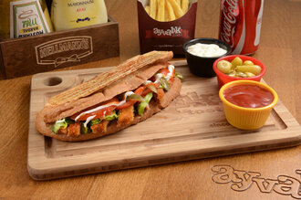 Tavuk Şnitzelli Tost görseli