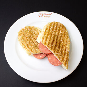 Kaşarlı Sucuklu Tost görseli
