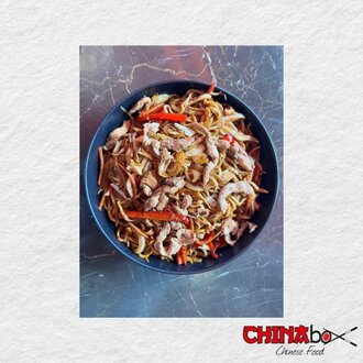 Köri Soslu Tavuklu Noodle görseli