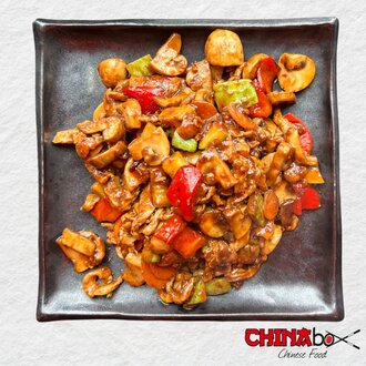 Üç Mantarlı Acılı Tavuk görseli