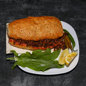 Somun Ekmek Arası Biftek Tantuni görseli