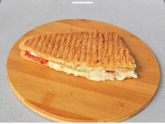 Yarım Ekmek Arası Sucuklu Tost görseli