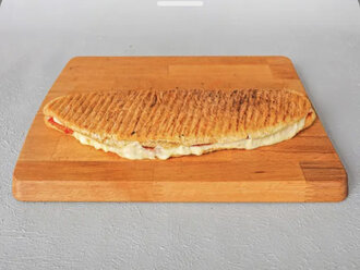Tam Ekmek Arası Sucuklu Tost görseli