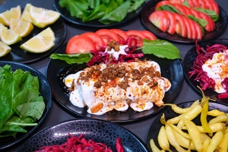 Yoğurtlu Açık Ekmek Tavuk Tantuni görseli