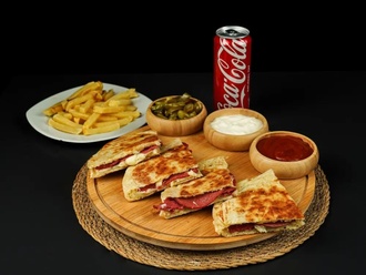 Sucuklu Kaşarlı Bazlama Tost görseli