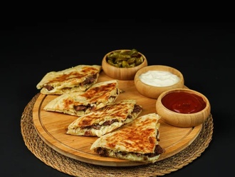 Kavurmalı Kaşarlı Bazlama Tost görseli
