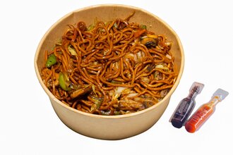 Sebzeli Noodle görseli