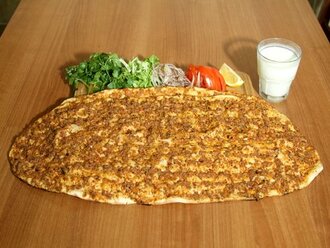 Lahmacun görseli