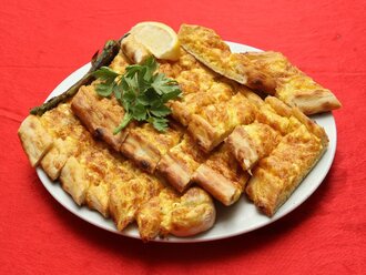 Kaşarlı Yumurtalı Pide görseli