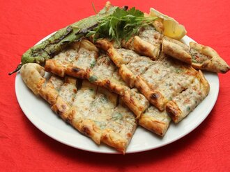 Kıymalı Kaşarlı Pide görseli