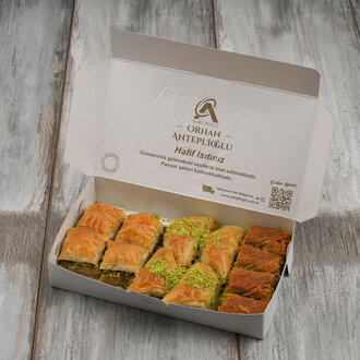 Karışık Tereyağlı Bol Fıstıklı Tatlı (2 Kişilik) görseli