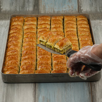 Yarım Tereyağlı Fıstıklı Baklava (1 Kg.) görseli