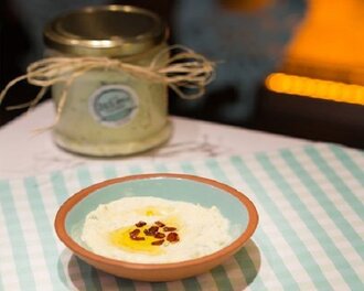 Ev Yapımı Zerdaçallı Üç Peynirli Kahvaltılık (370 Gr.) görseli