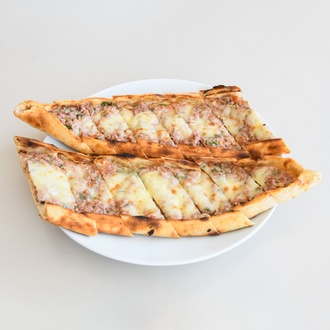 Kuşbaşılı Kaşarlı Pide görseli