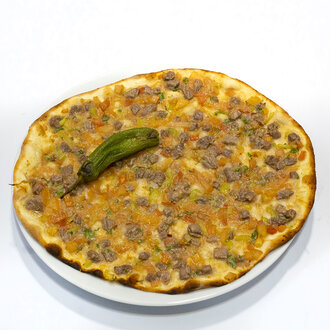 Kuşbaşılı Lahmacun görseli