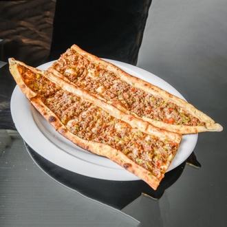 Kıymalı Kaşarlı Yumurtalı Mantarlı Pide görseli
