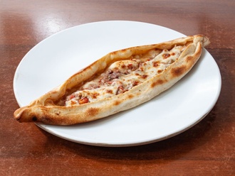 Kuşbaşılı Kaşarlı Pide görseli