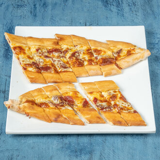 Sucuklu Kaşarlı Pide görseli