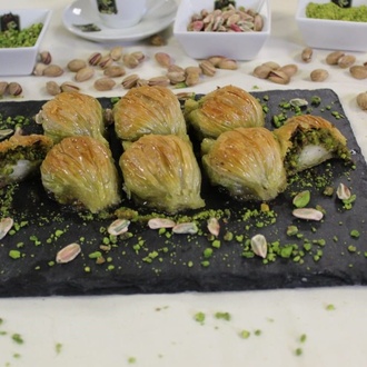 Fıstıklı Midye Baklava (4 Adet) görseli