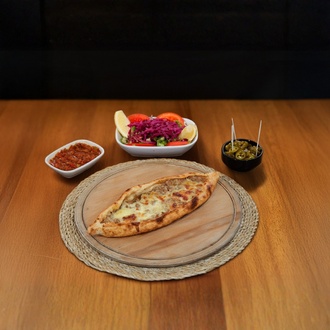 Kıymalı Kaşarlı Cantık görseli