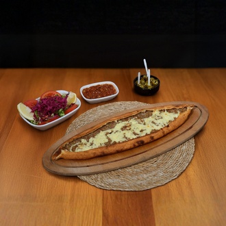 Kıymalı Kaşarlı Pide görseli