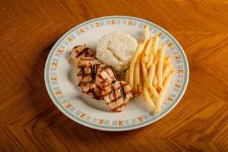 Çocuk Menüsü (Tavuk Şiş) görseli