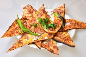 Yumurtalı Etli Ekmek görseli