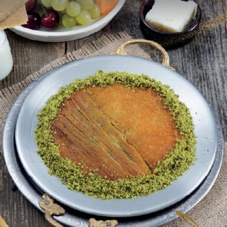 Yarı Peynirli Yarı Hasır Künefe (4 Kişilik) görseli