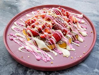 Çilek Şöleni Waffle görseli