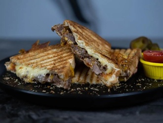 Kavurmalı Kaşarlı Tost görseli
