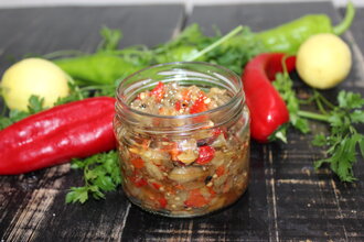 Kırmızı Közlenmiş Biberli Patlıcan Salata (300 Gr.) görseli