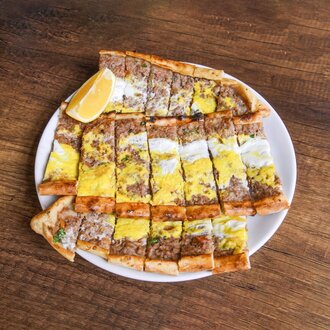 Kıymalı Yumurtalı Pide görseli