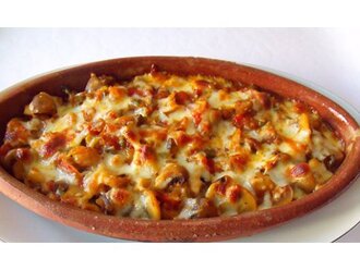 Kiremitte Kaşarlı Mantarlı Tavuk görseli