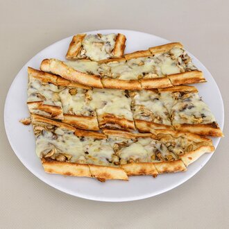 Kıymalı Kaşarlı Mantarlı Pide görseli