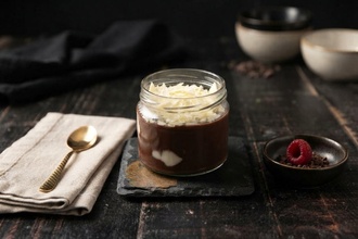 Beyaz Çikolata Parçacıklı Profiterol görseli