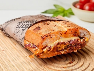 Pastırmalı Kaşarlı Tost görseli