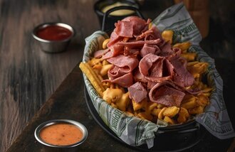 Cheddarlı Füme Etli Patates Kızartması görseli