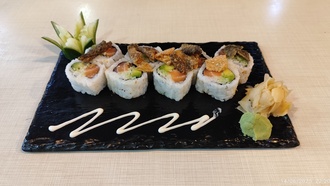 147. Salmon Skin Inside Out Roll görseli