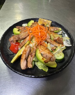 94. Teppanda Tavuk Salatası görseli