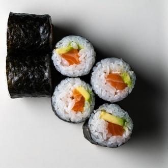 120B. Sake Avocado Maki görseli