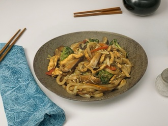 Tavuklu Udon görseli