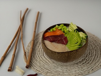 Rainbow Poke Bowl görseli