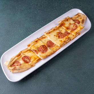 Kaşarlı Sucuklu Pide görseli