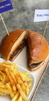 Each To His Own Burger görseli
