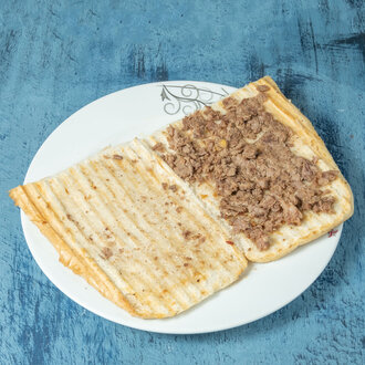 Yarım Ekmeğe Kavurmalı Tost görseli