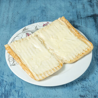 Yarım Ekmeğe Kaşarlı Beyaz Peynirli Tost görseli