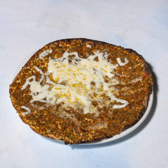 Kaşarlı Lahmacun görseli
